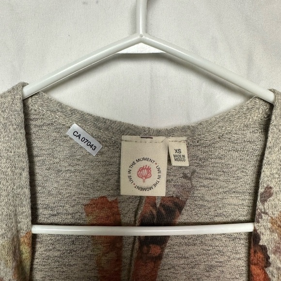 Live in the moment Cardigan size xs - Picture 5 of 6
